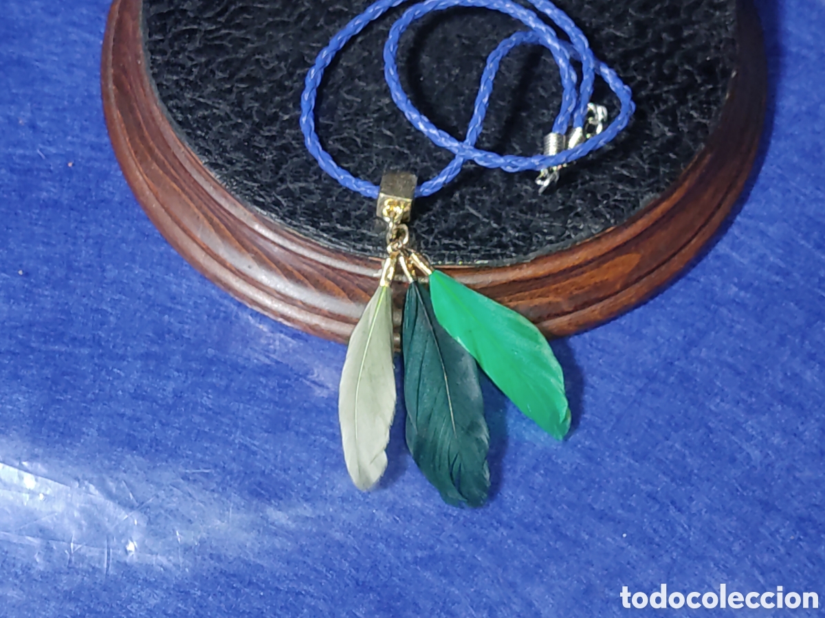 Artesan&iacute;a: Collar con colgante de plumas. - Foto 1