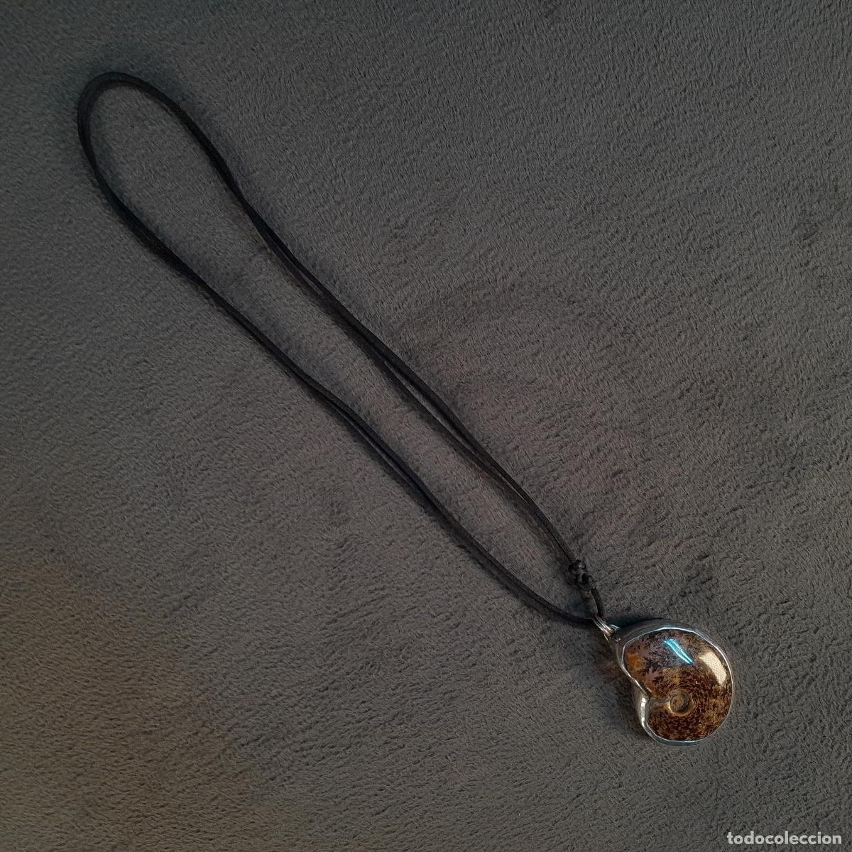 Artesan&iacute;a: J-4509. COLGANTE DE PLATA DE LEY Y PIEDRA NATURAL PULIDA. SIGLO XX