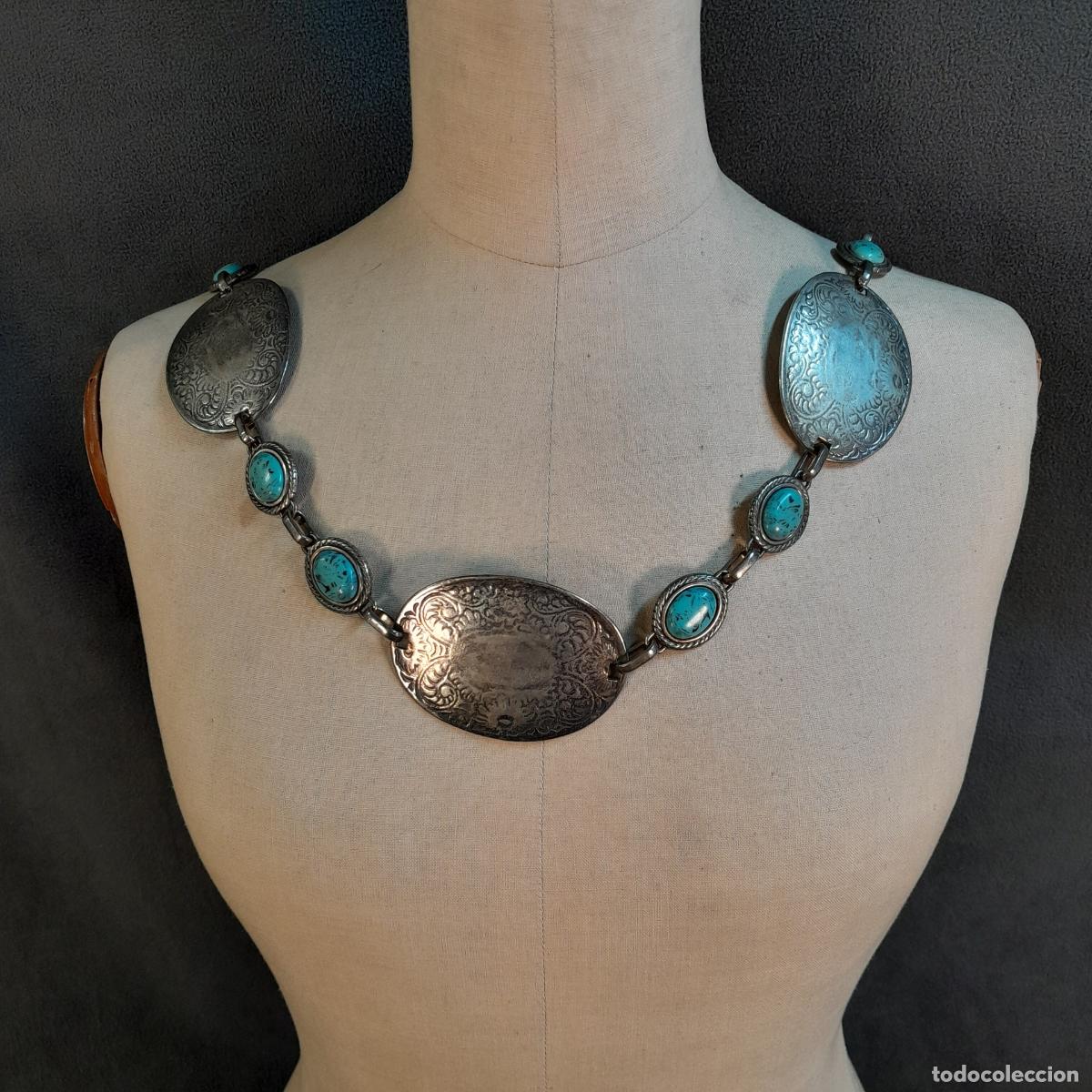 Artesan&iacute;a: J-4588. COLLAR ARTICULADO CON PLACAS Y PIEZAS DE COLOR TURQUESA. SIGLO XX