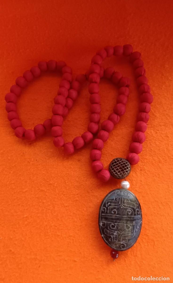 Artesan&iacute;a: PRECIOSO COLLAR ORIENTAL ELABORADO CON PIEDRA. TELA Y ACCESORIOS VARIOS