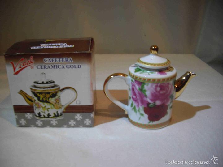 Artesan&iacute;a: CUATRO CAFETERAS PORCELANA - Foto 3