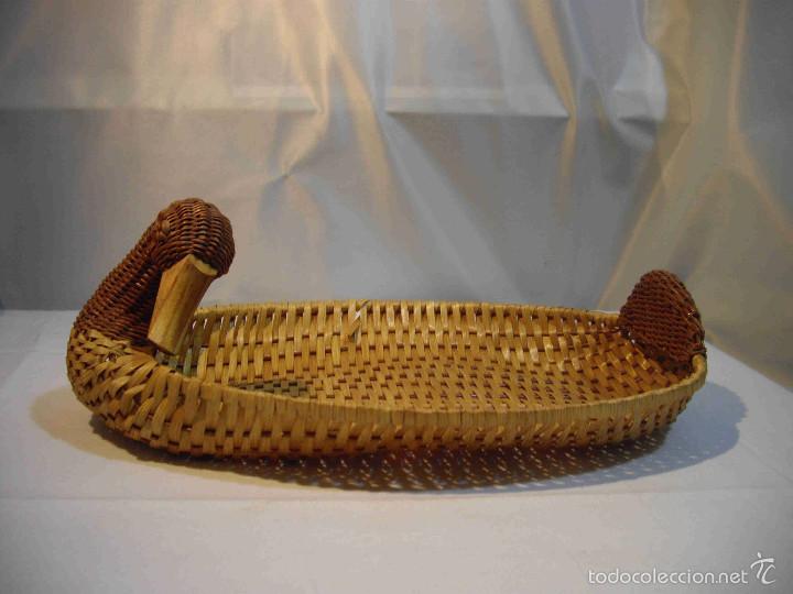 Artesan&iacute;a: CESTA MIMBRE FORMA DE PATO - Foto 1