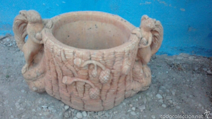 Artesan&iacute;a: Macetero de ardillas. 36 x 31. - Foto 1