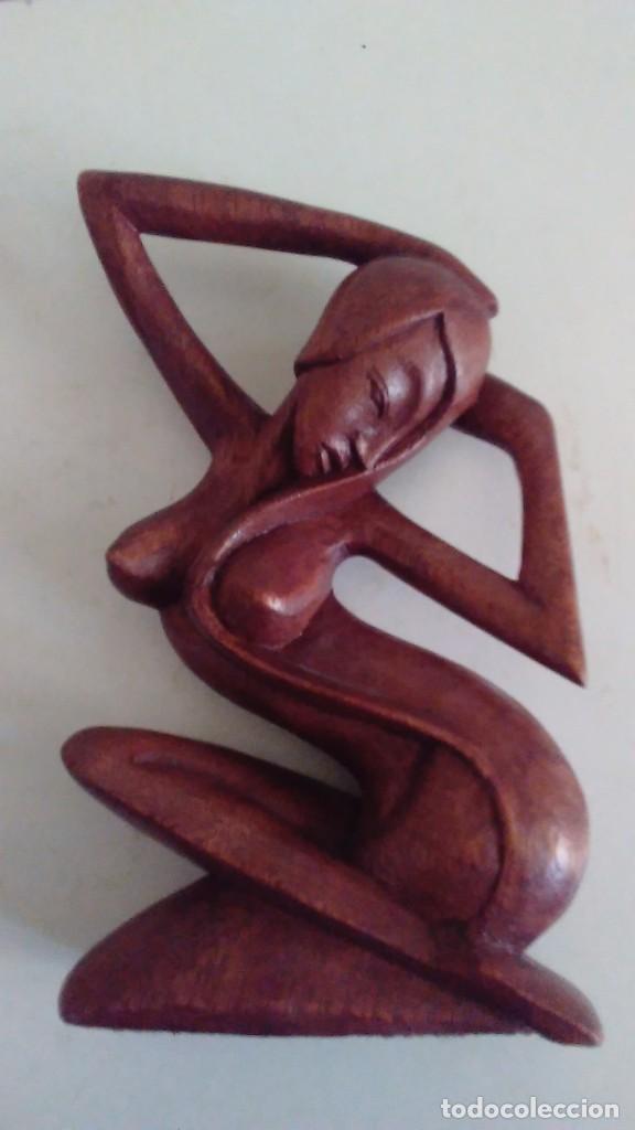 Artesan&iacute;a: Escultura de mujer desnuda en madera - Foto 1