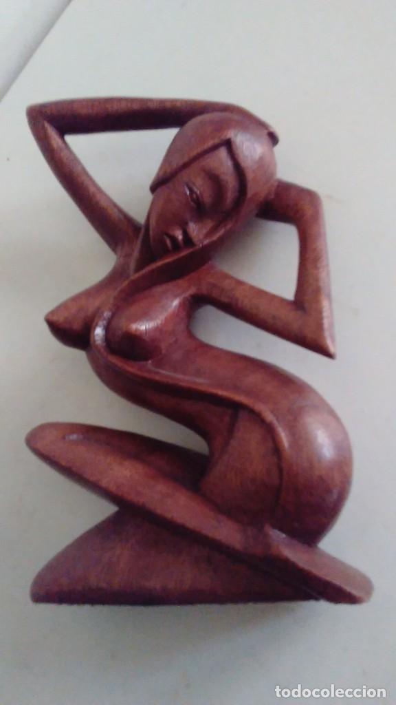 Artesan&iacute;a: Escultura de mujer desnuda en madera - Foto 2