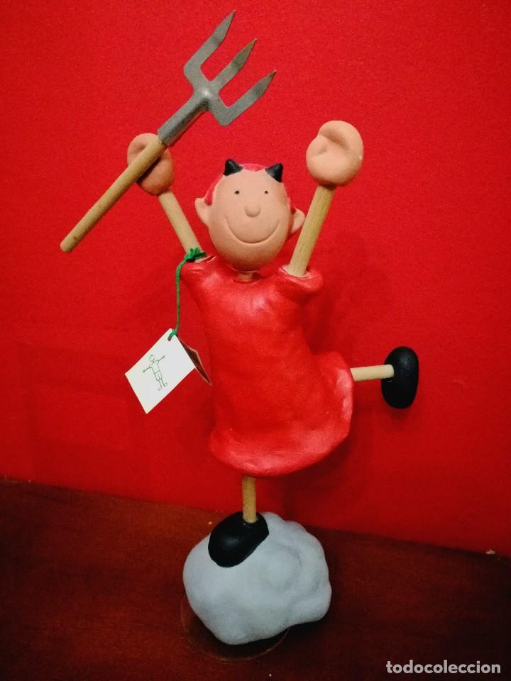 Kunsthandwerk: Figura de Terracota JULLAR. Giratoria y Musical. 38 cm.