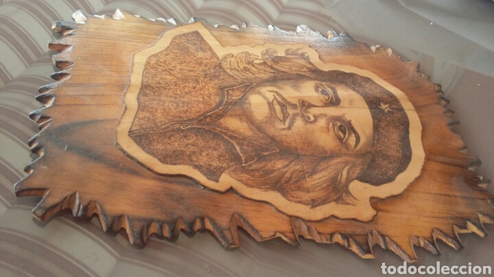 Artesan&iacute;a: Imagen del che en corcho sobre base de madera - Foto 2