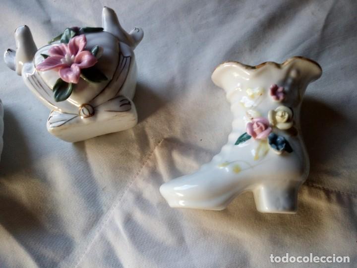Artesanía: Lote de 3 figuras de porcelana con flores en relieve. - Foto 4 - 131747470
