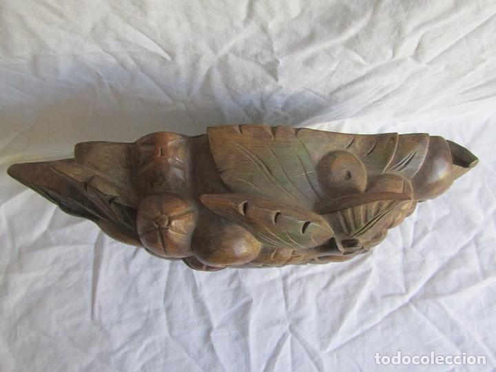 Artesan&iacute;a: Bodeg&oacute;n tipo centro de mesa . Talla en madera para colgar - Foto 3