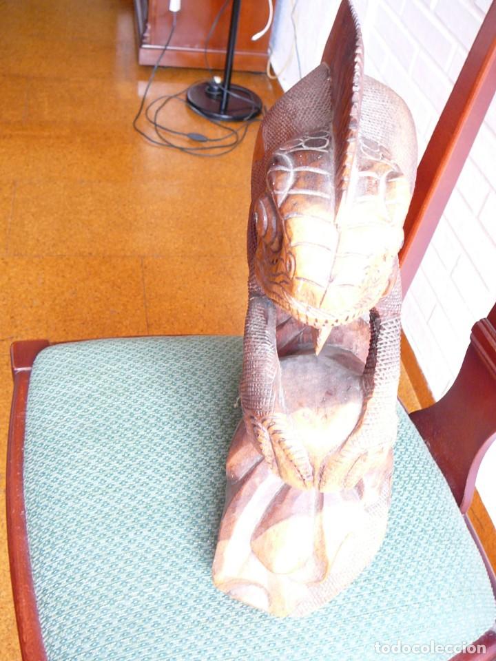 Artesan&iacute;a: Talla en madera de una iguana - Foto 3