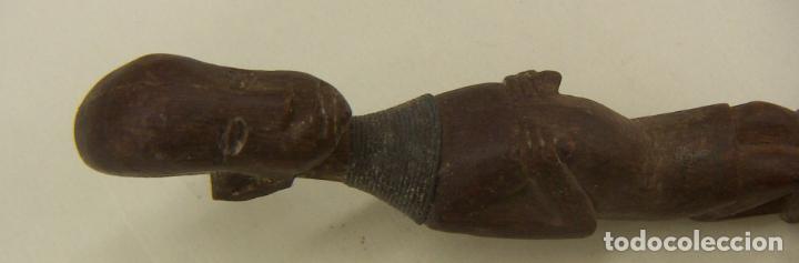 Artesan&iacute;a: Bonita cuchara de madera africana mujer arrodillada
