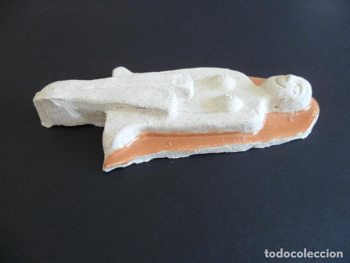 Artesan&iacute;a: Figura en gres de Mujer sentada - Foto 4