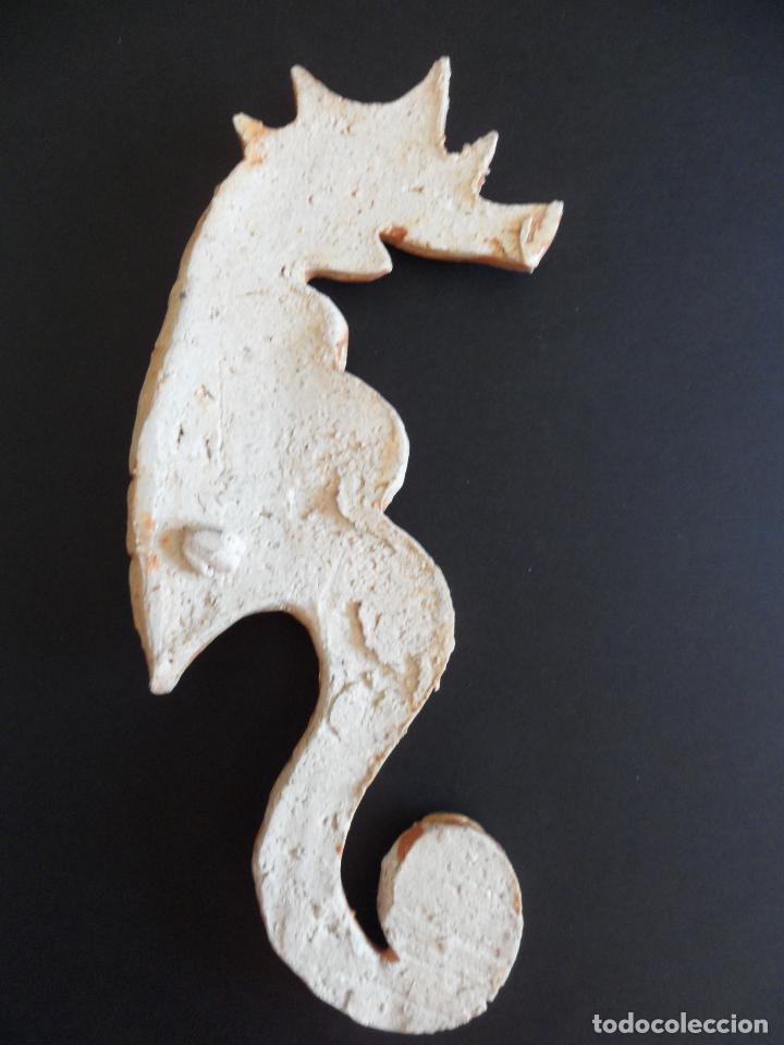 Artesan&iacute;a: Figura en Gres de caballito de mar (Hipocampo) - Foto 4