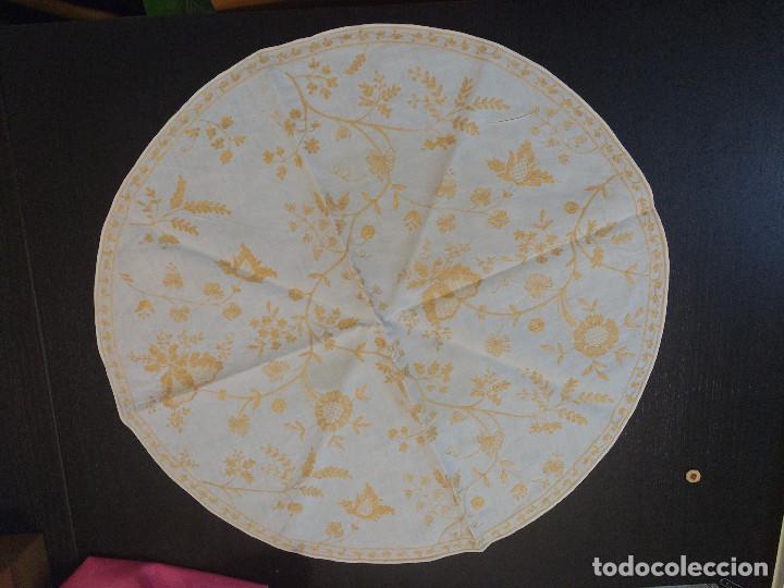 Artesan&iacute;a: Mantelito bordado - Foto 1