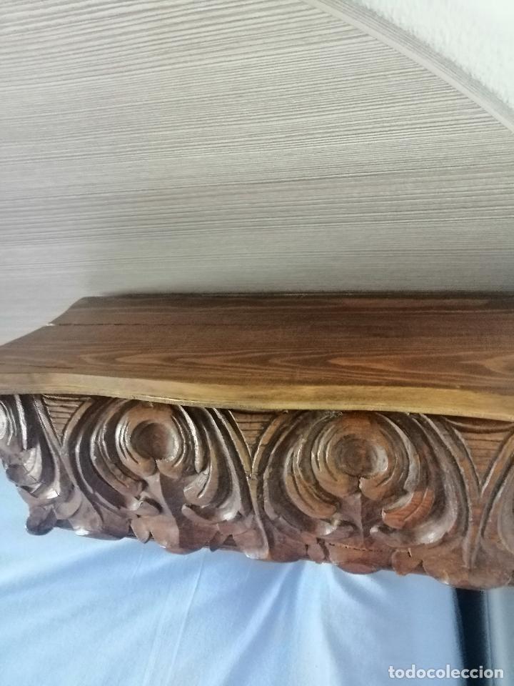 Artesan&iacute;a: Repisa tallada a mano. - Foto 2