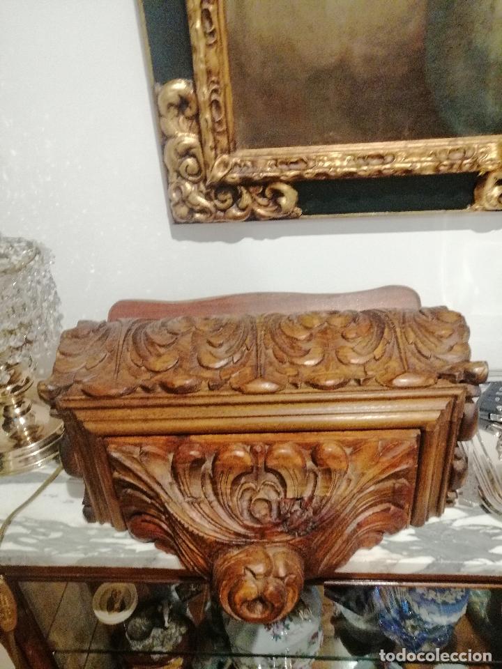 Artesan&iacute;a: Repisa tallada a mano. - Foto 4