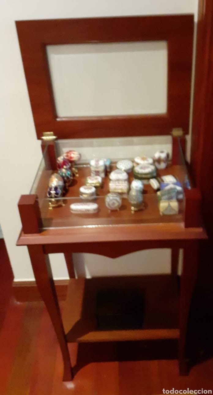 Artesan&iacute;a: Mesa expositora. - Foto 1