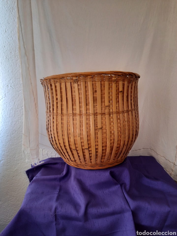 Artesan&iacute;a: Macetero de mimbre artesanal buen tama&ntilde;o.