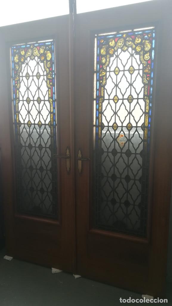 Artisanat: PUERTA DOBLE CON GRANDES VIDRIERAS ANTIGUAS