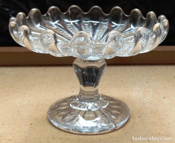 Artesan&iacute;a: CENTRO DE MESA DE VIDRIO TRASPARENTE CON RELIEVES - Foto 1