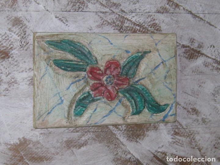 Artesan&iacute;a: Flor Naif tallada a mano. - Foto 1