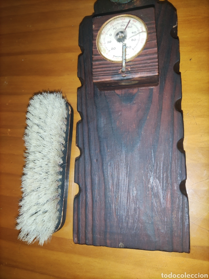 Artesan&iacute;a: Cepillo para la ropa con soporte de madera. - Foto 3