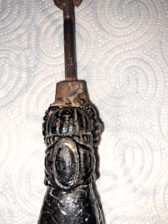 Artesan&iacute;a: Antigua aldaba de puerta - Foto 1