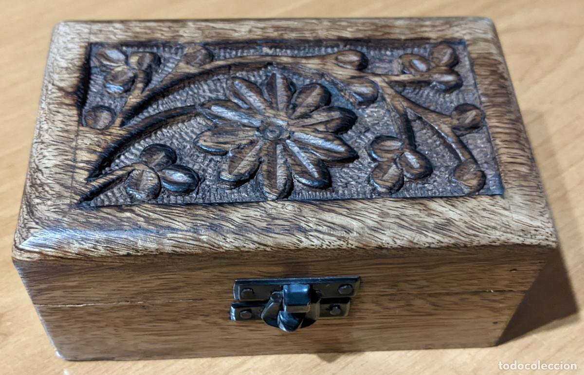 Artesan&iacute;a: Caja de madera labrada VV - Foto 1