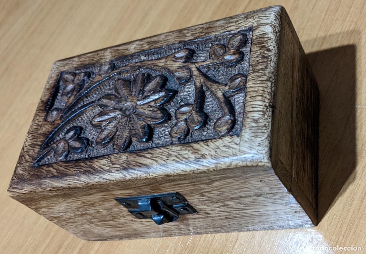 Artesan&iacute;a: Caja de madera labrada VV - Foto 2