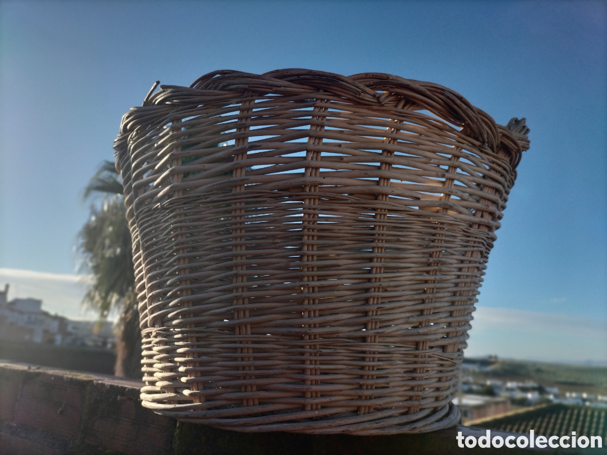 Artesan&iacute;a: Gran cesta de mimbre echa a mano - Foto 1