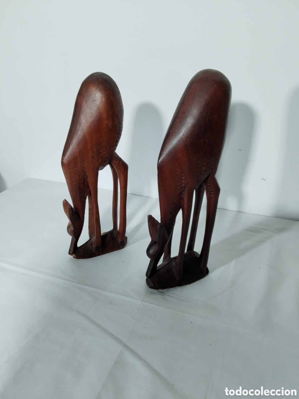Artesan&iacute;a: Pareja de ant&iacute;lopes de madera - Foto 1