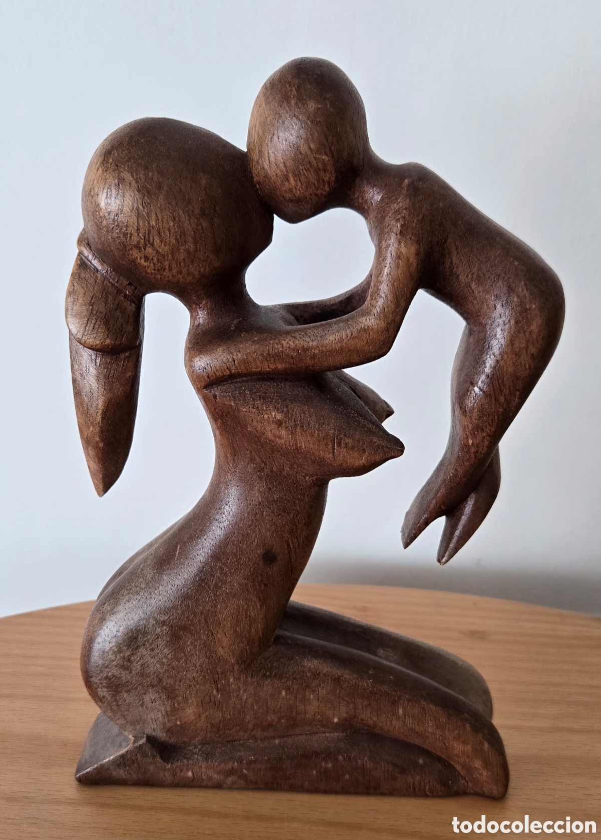Artesan&iacute;a: Mujer con ni&ntilde;o en madera - Foto 1