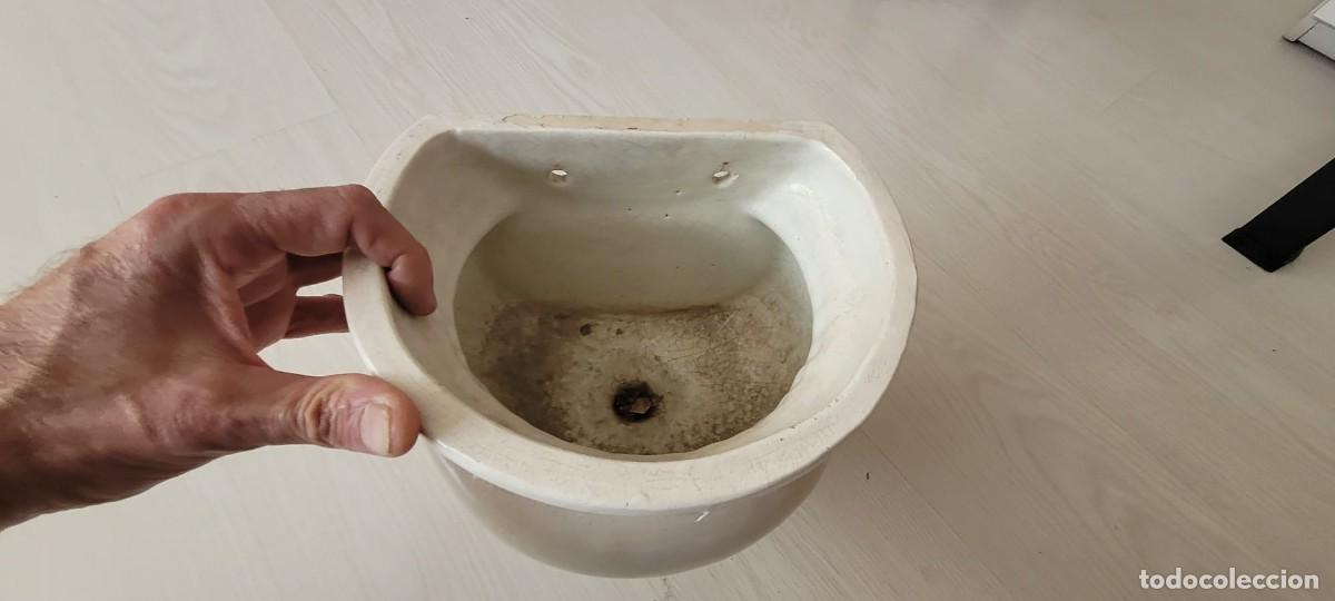 Artesan&iacute;a: Benditera en loza blanca. - Foto 3