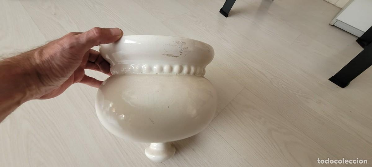 Artesan&iacute;a: Benditera en loza blanca. - Foto 5