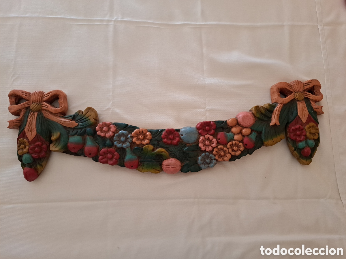 Artesan&iacute;a: Guirnalda de madera policromada (84 cms) - Foto 1