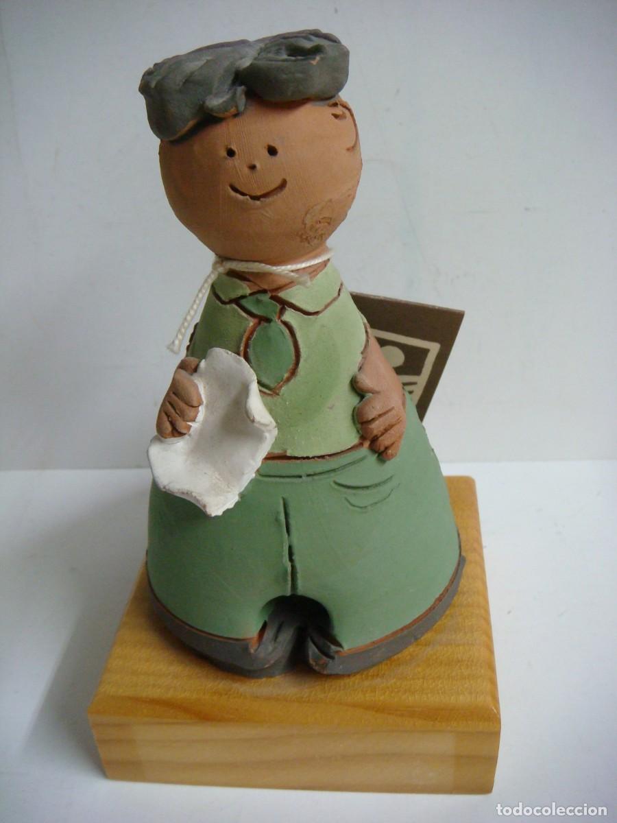 Artesan&iacute;a: FIGURA DE ARCILLA ROJA DEL TALLER DE COELLO-(&)