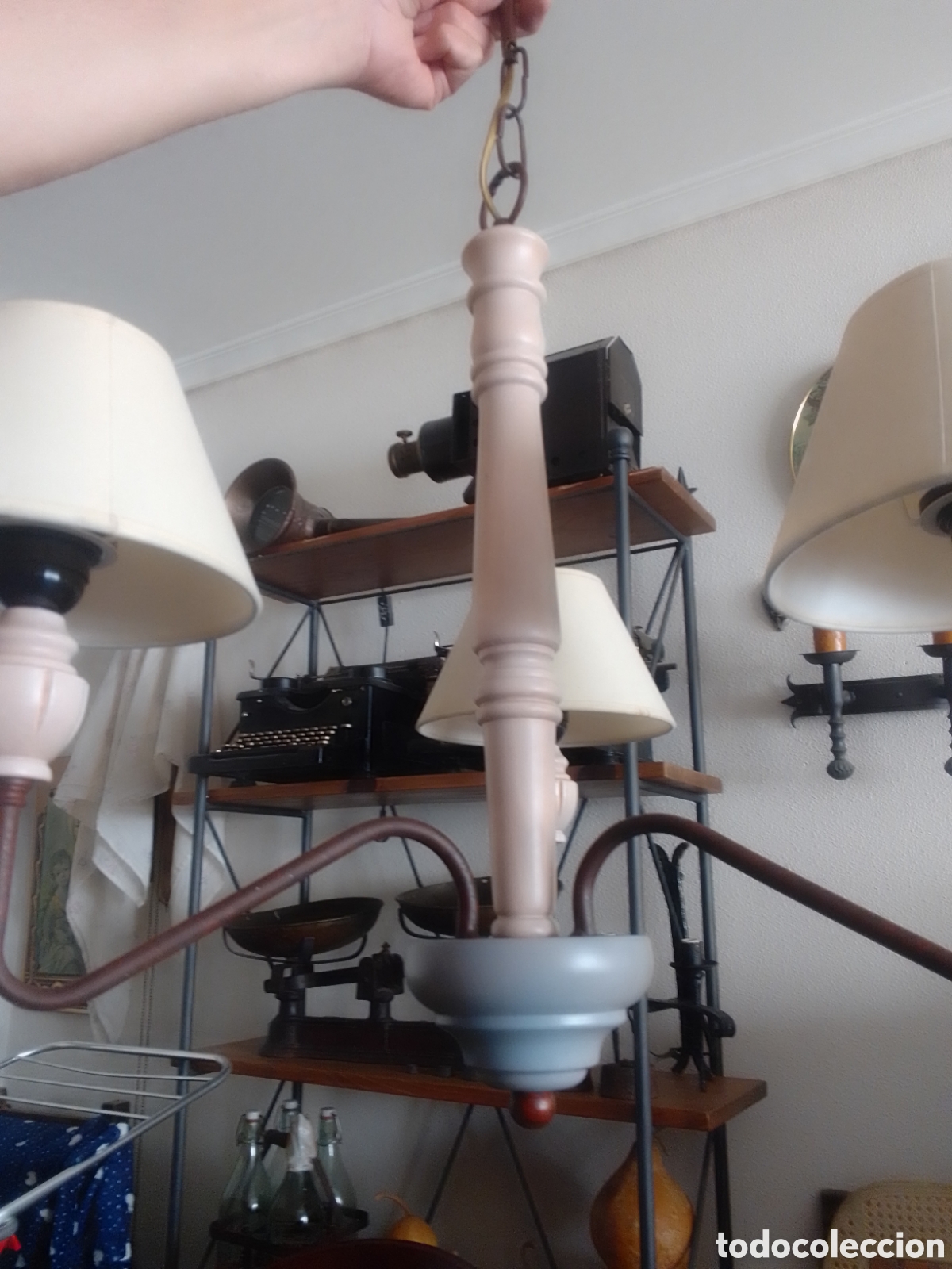Artesan&iacute;a: L&aacute;mpara de techo de madera y metal - Foto 3