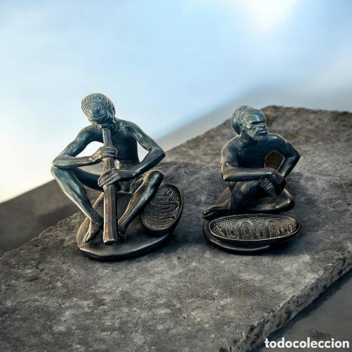 Artesan&iacute;a: Pareja de Figuras Abor&iacute;genes Australianas en Madera Tallada &ndash; Arte Tribal &ndash; Conjunto Decorativo