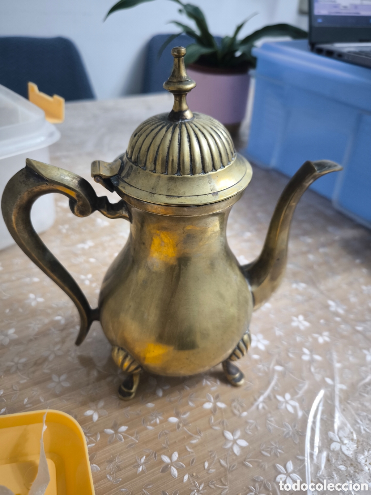 Artesan&iacute;a: Tetera de lat&oacute;n elegante