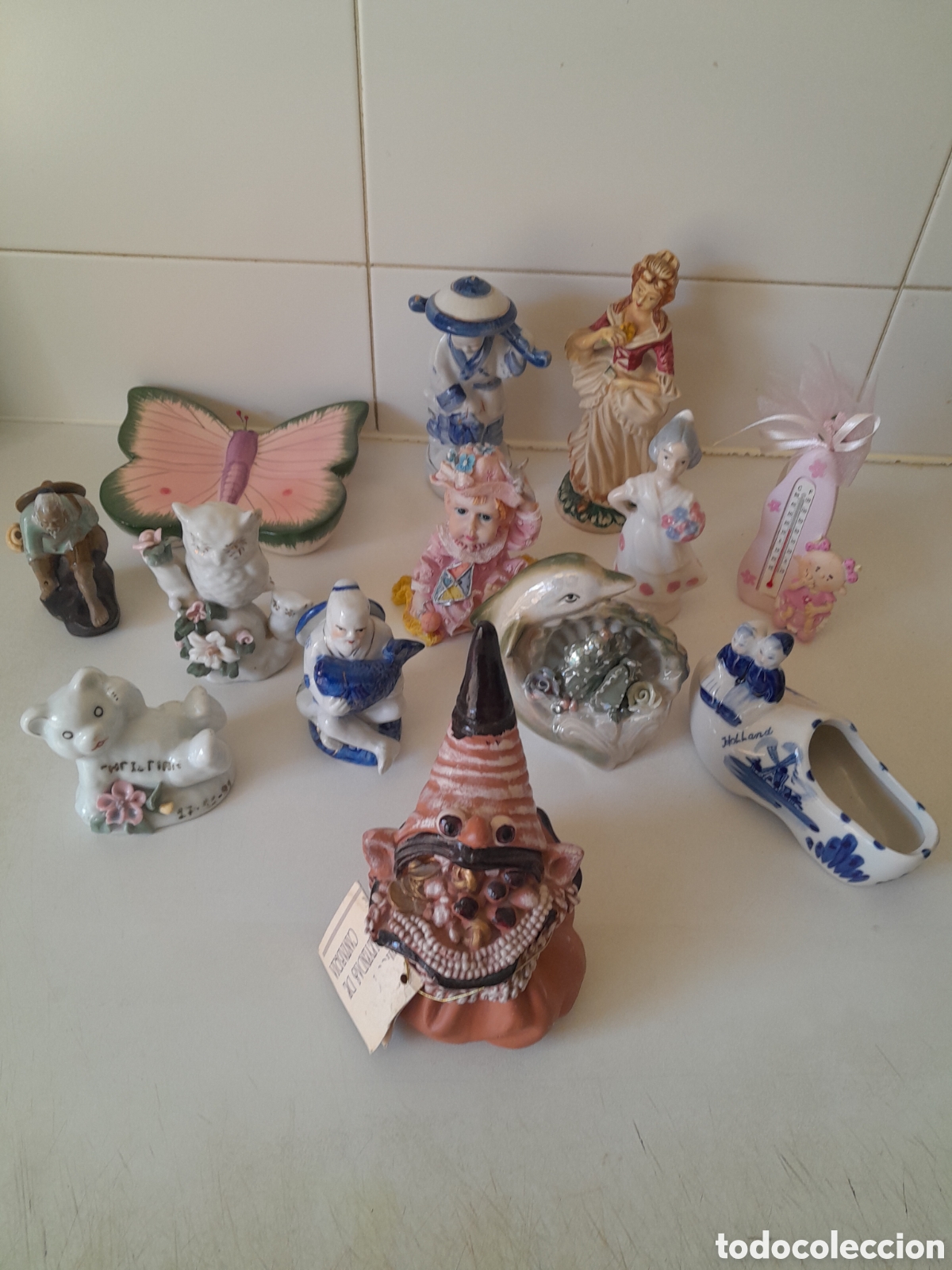 Artesan&iacute;a: Lote 13 figuras en cer&aacute;mica y resina.