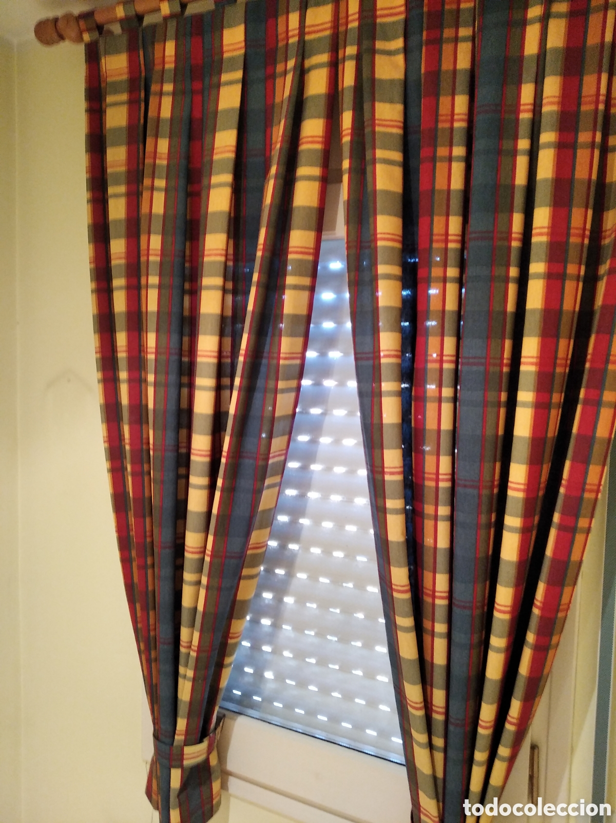 Artesan&iacute;a: Cortina de habitaci&oacute;n con barra