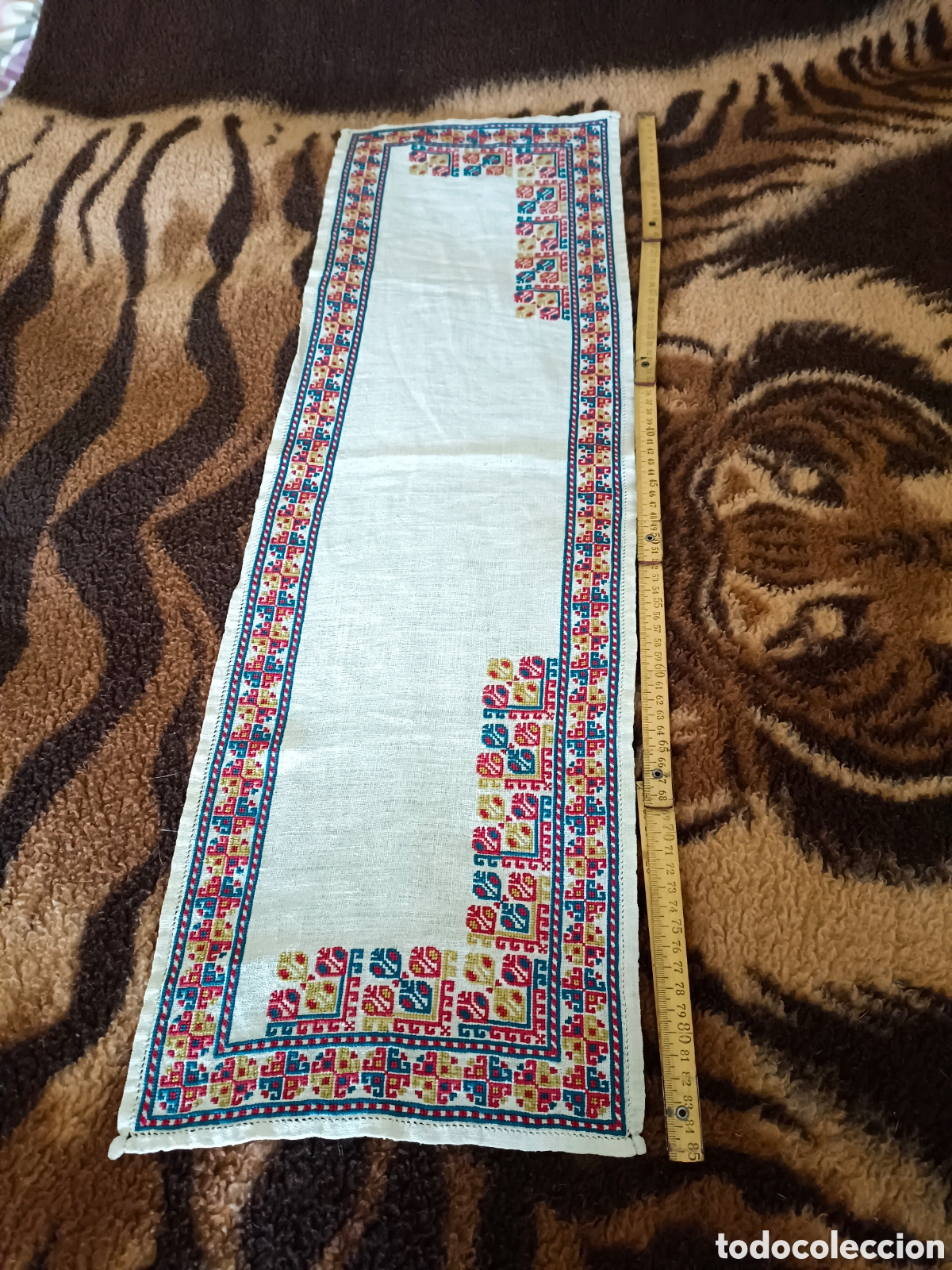 Artesan&iacute;a: Centro de mesa bordado a mano