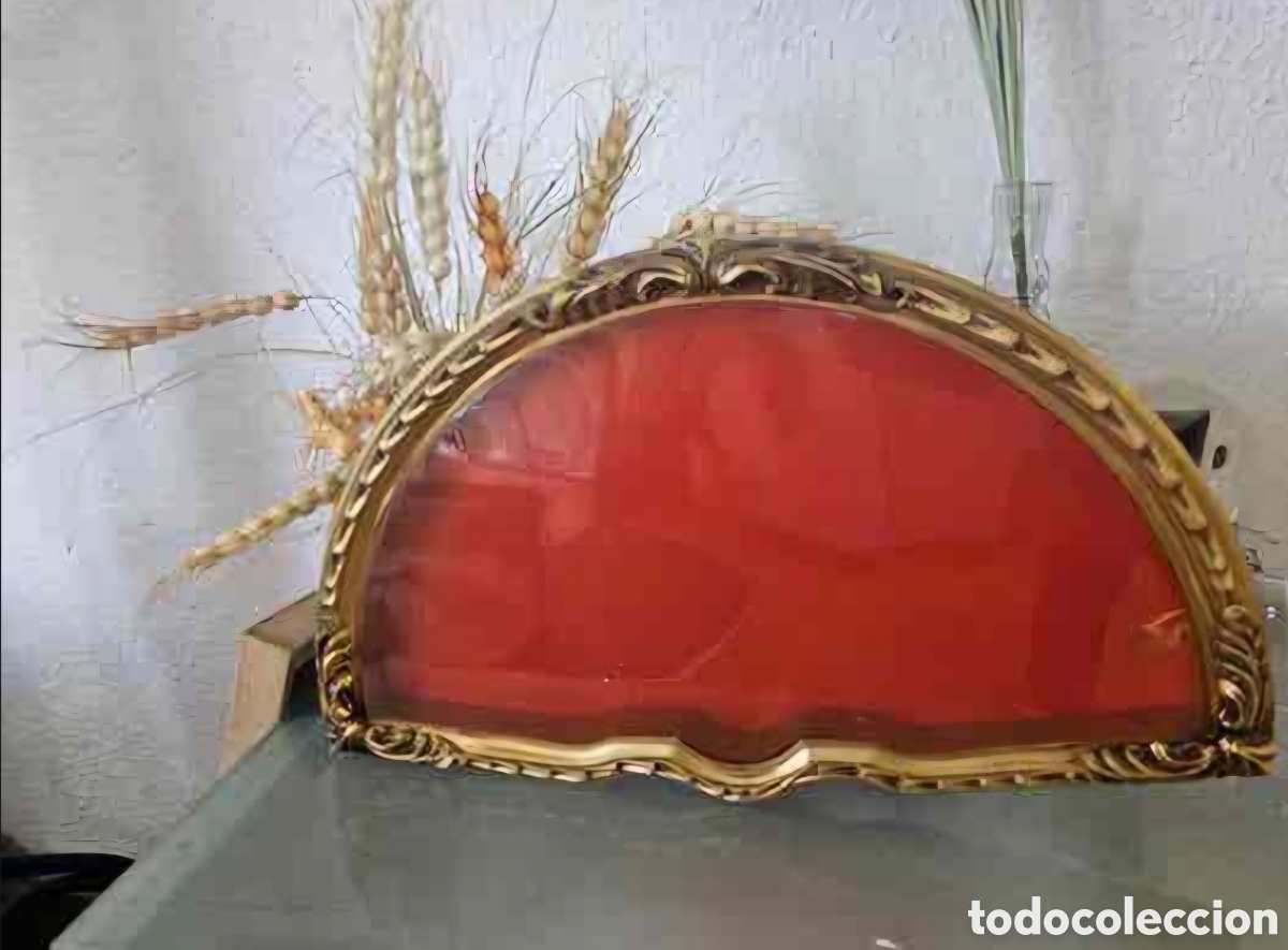 Artigianato: Abaniquera Antiguo visor o pantalla de sobremesa con cristal rojo transl&uacute;cido y marco dorado ornamen