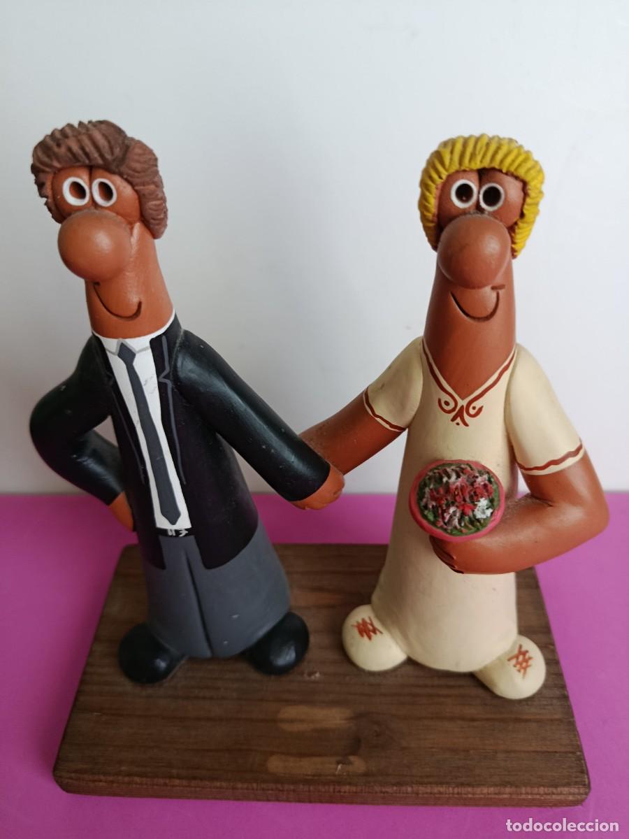 Artesan&iacute;a: FIGURAS DE BARRO VINTAGE EN PEANA DE MADERA