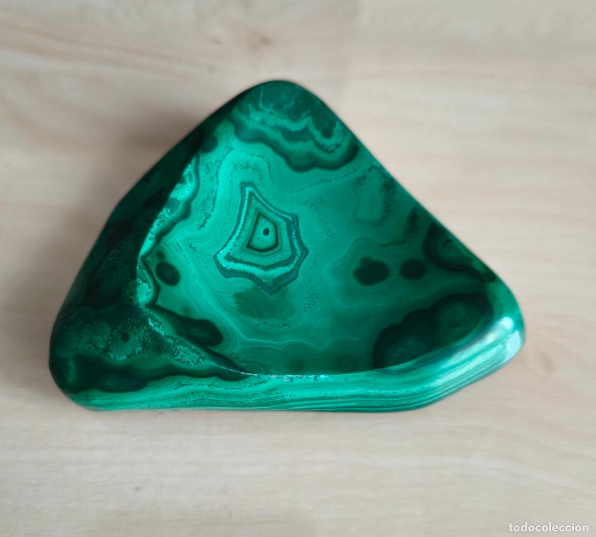 Artesan&iacute;a: Cenicero de malaquita. Tambi&eacute;n sirve de vaciabolsillos: Para dejar llaves, monedas o joyas peque&ntilde;as.