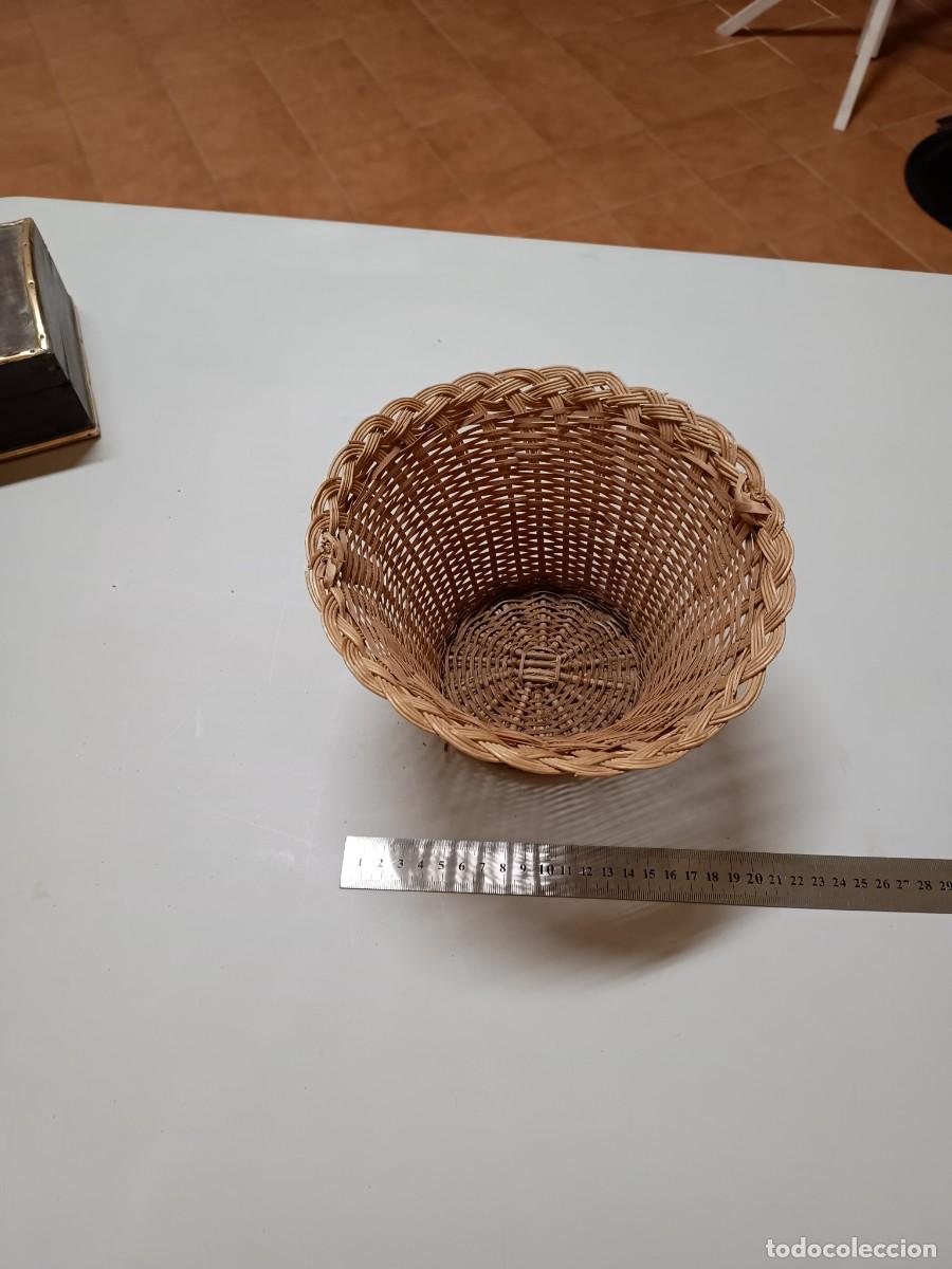 Artesan&iacute;a: Cesto de mimbre cubre tiestos.