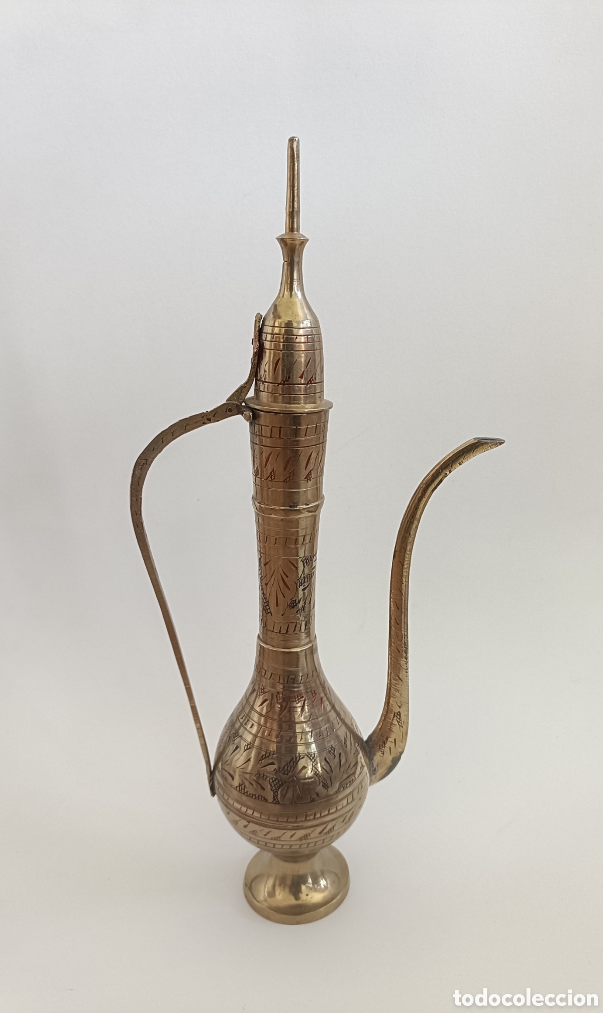 Artesan&iacute;a: Cafetera Dallah y dos jarrones de lat&oacute;n Grabado - Foto 5