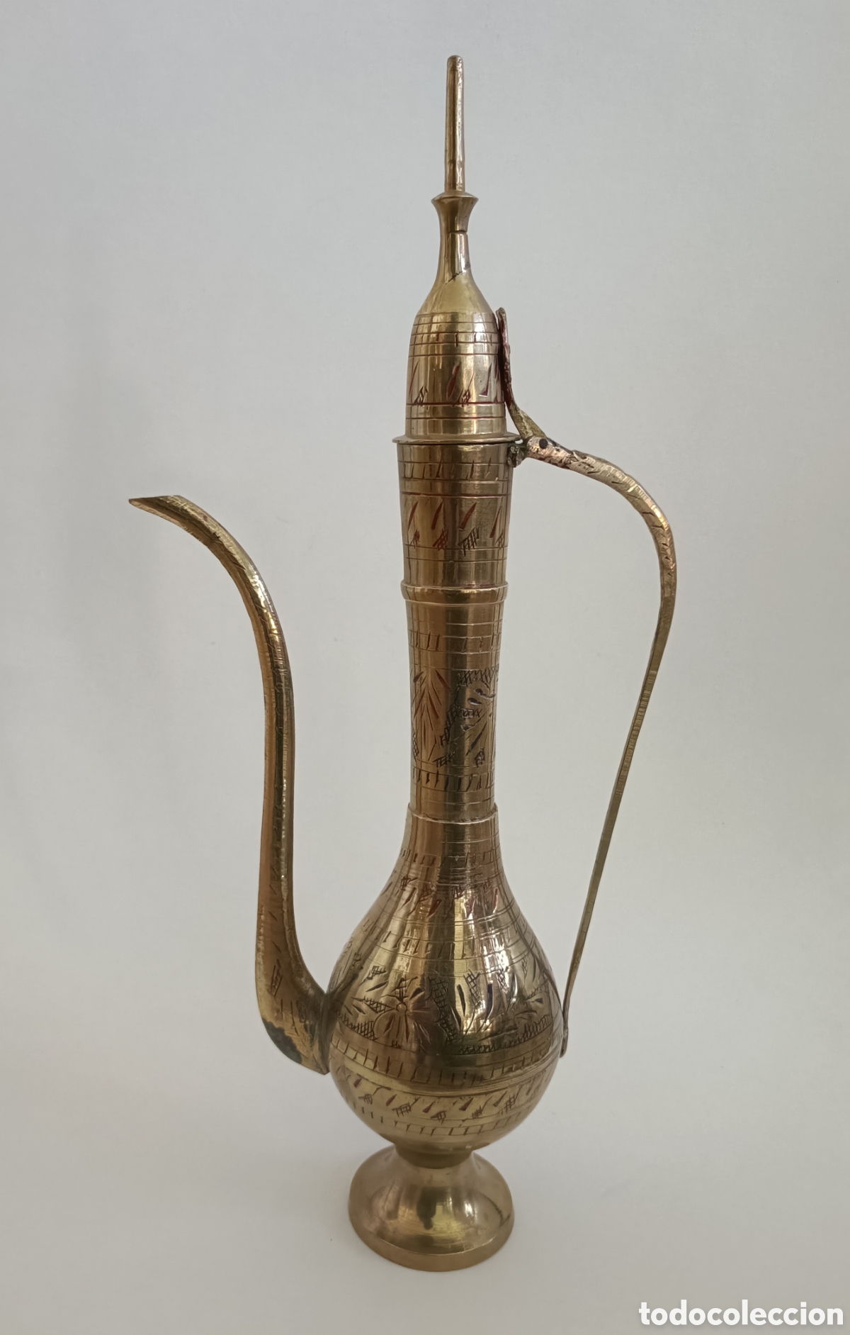 Artesan&iacute;a: Cafetera Dallah y dos jarrones de lat&oacute;n Grabado - Foto 6