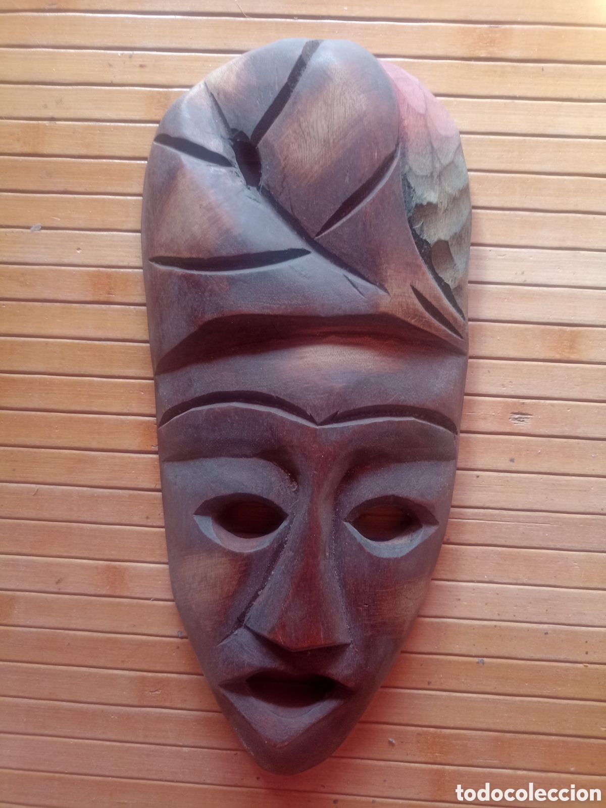 Artesan&iacute;a: M&aacute;scara caribe&ntilde;a de madera artesanal