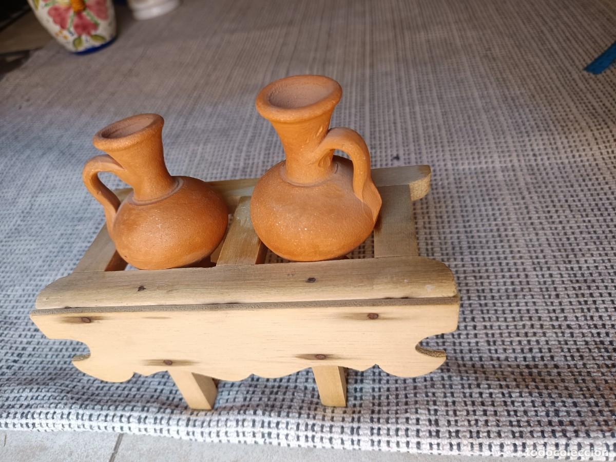 Artesan&iacute;a: Cantarera con dos c&aacute;ntaros en miniatura